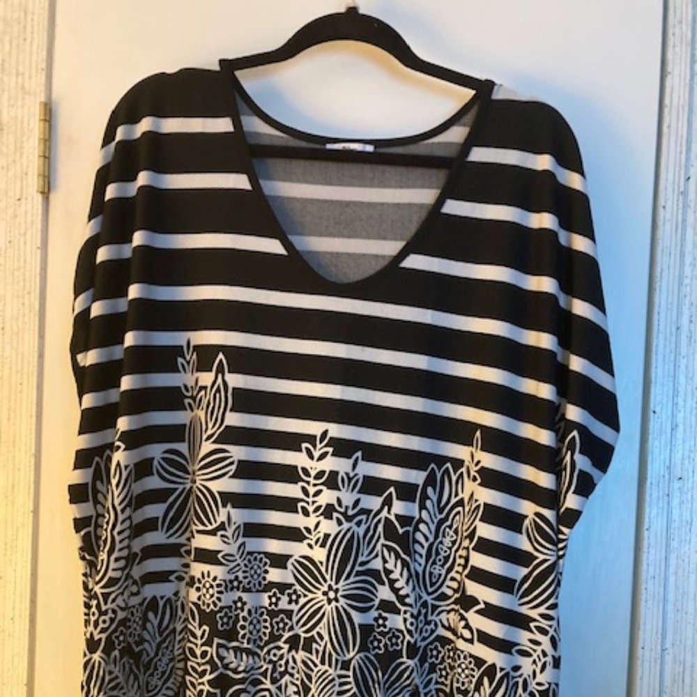Black and white top - Picture 3 of 4